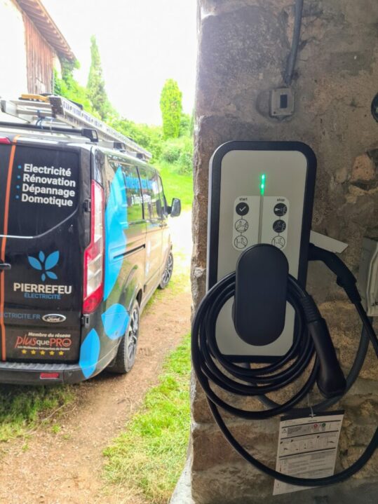 Borne de recharge IRVE à Cublize