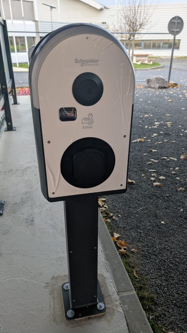borne recharge entreprise Longessaigne