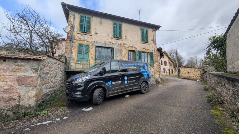 Installation d'un coffret électrique conforme NF C 15-100 par Pierrefeu Électricité