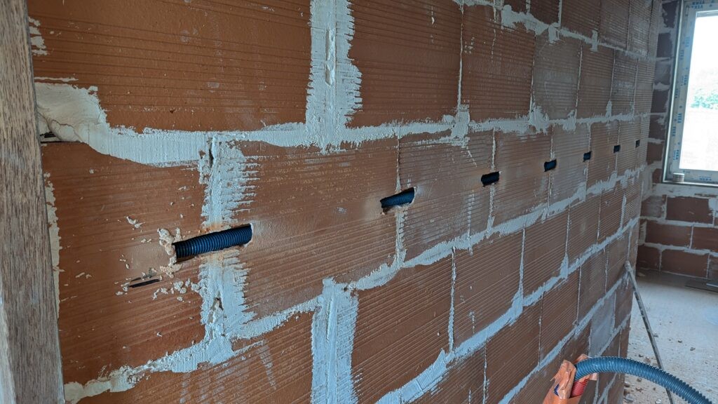 Intégration domotique KNX en rénovation pisé