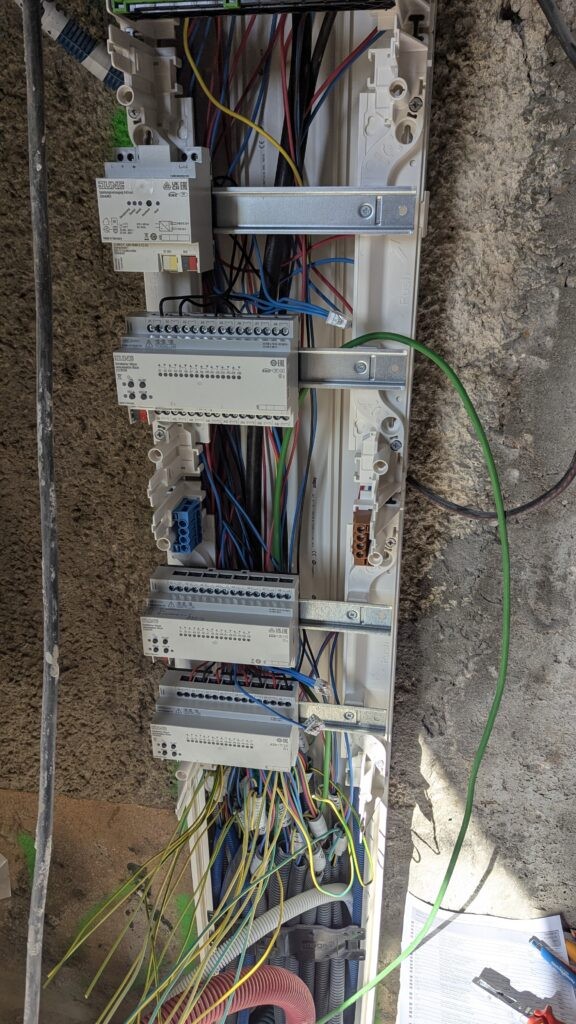 Intégration domotique KNX en rénovation pisé