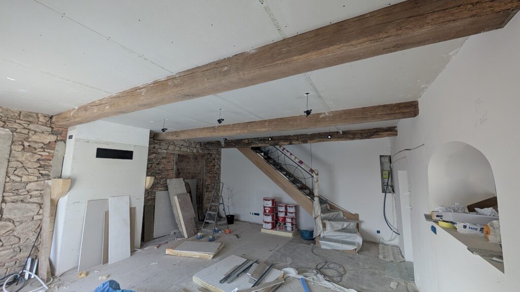 Intégration domotique KNX en rénovation pisé